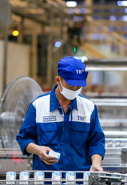 Hệ thống robot tự động hóa thông minh trong nhà máy TH